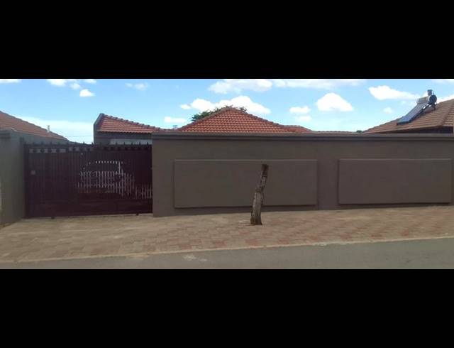 2 BEDROOM PROPERTY TO RENT IN GOUDRAND